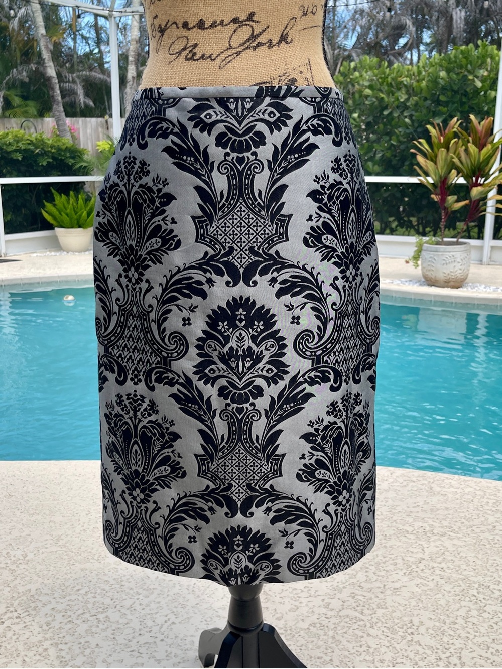 Ann Taylor LOFT Black & Gray Paisley Skirt - Cotton/Silk - Size 6